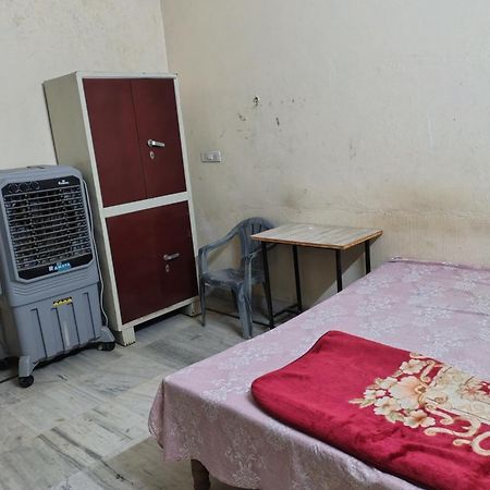 Joshi Guest House Allāhābād Junction Exteriör bild
