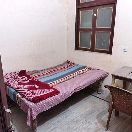 Joshi Guest House Allāhābād Junction Exteriör bild